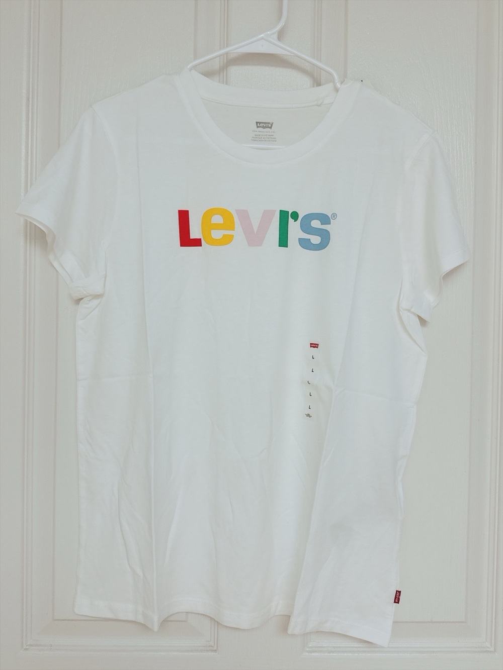 Levi’s Women’s Logo T-Shirt White Multicolor Graphic Tee Size M / L New With Tag